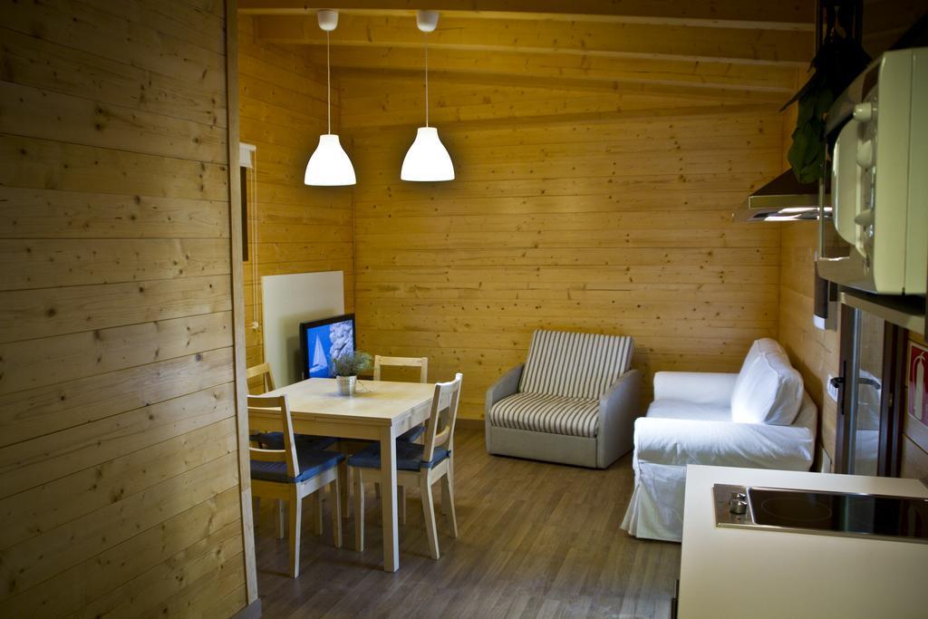 Apartamentos El Bosquet Sant Cugat del Valles Room photo