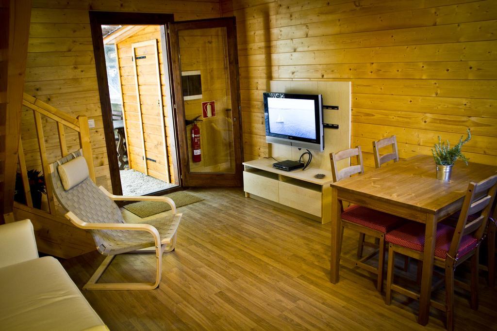 Apartamentos El Bosquet Sant Cugat del Valles Room photo